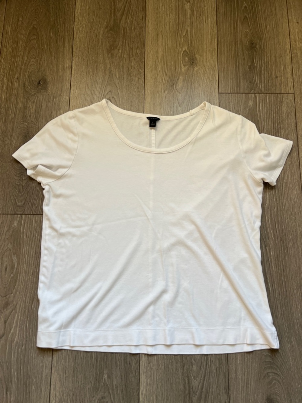 Ann Taylor White Scoop Neck Short Sleeve Tee, size medium, 100% cotton